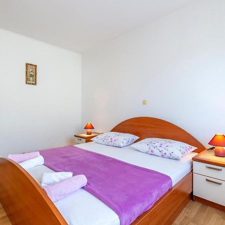 1 Bedroom Beautiful Apartment In Duce Exterior photo